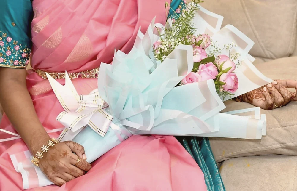 Bhuvana holding the first bouquet Shanmukesh gave her
